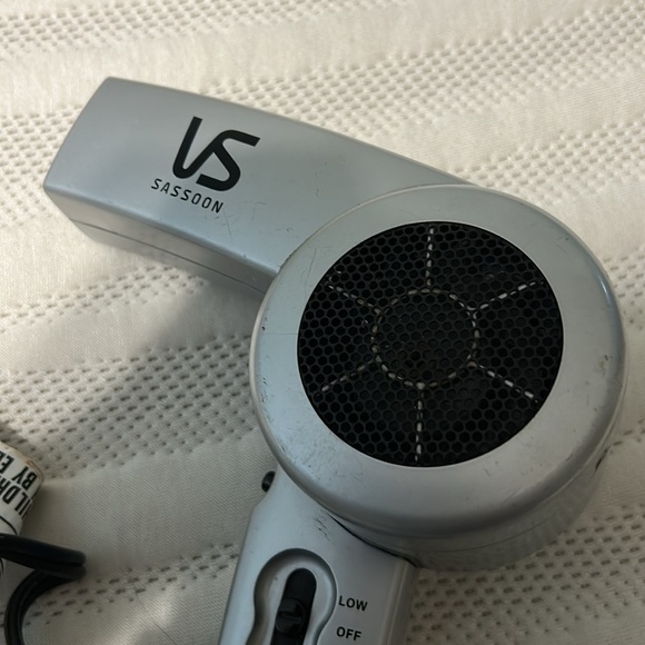 Used VS Sassoon small hair dryer. Works. - Picture 2 of 7